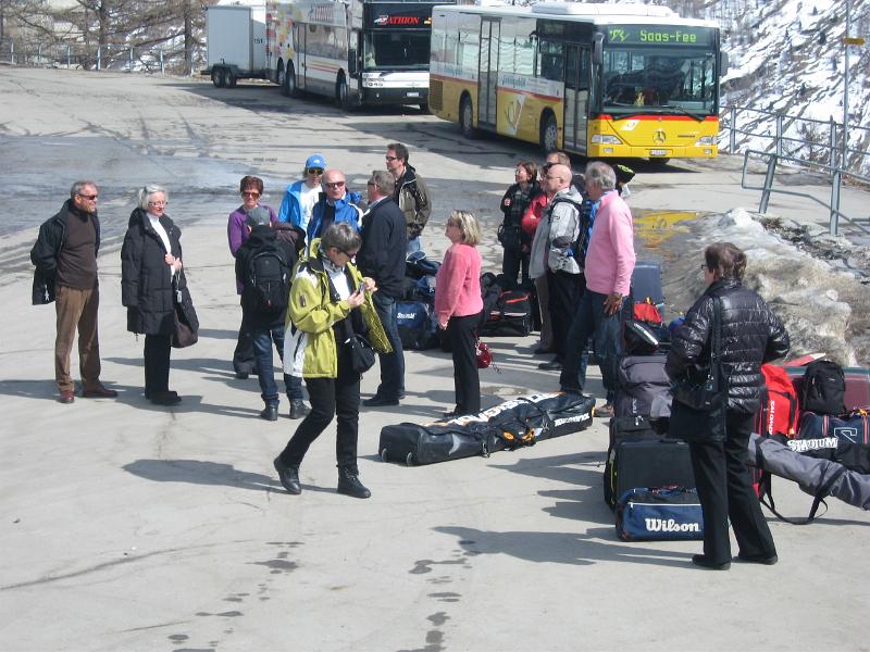 saasfee 009.jpg - ja vierasbussit tuli ulkopuolelle